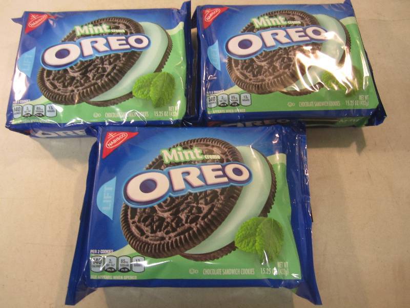 lot 252 image: 3 Packs of Mint Oreo Cookies Best b...