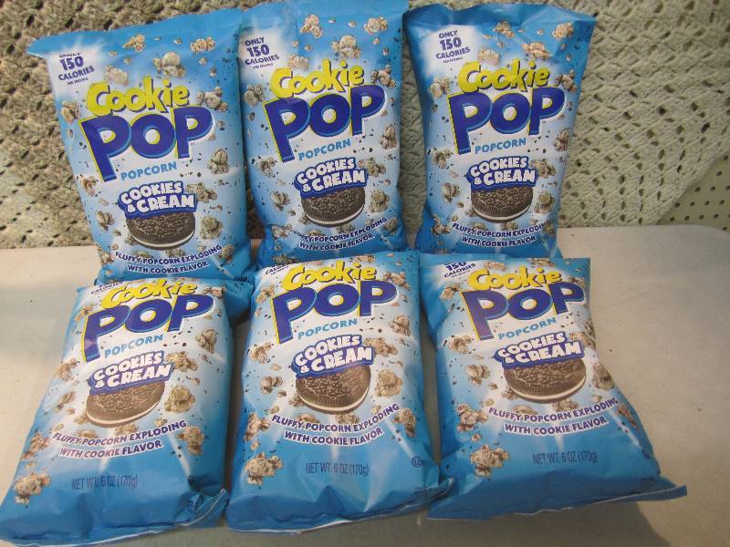 lot 258 image: 6 Bags of Cookie Pop Popcorn Cookie...