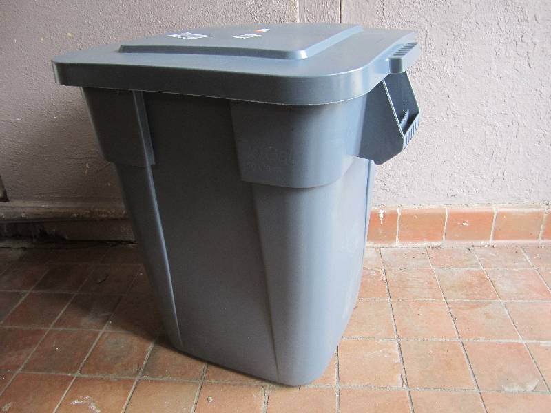 lot 285 image: Rubbermaid 40 Gallon Container with...