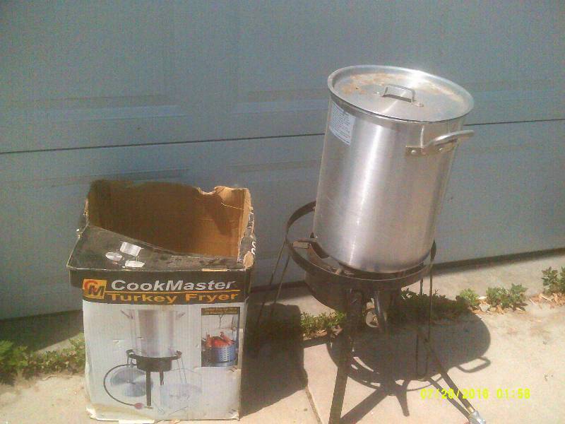 lot 1 image: COOK MASTER TURKEY FRYER