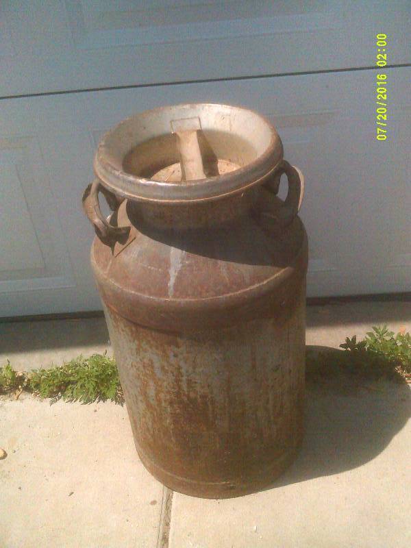 lot 2 image: CREME CAN WITH COVER