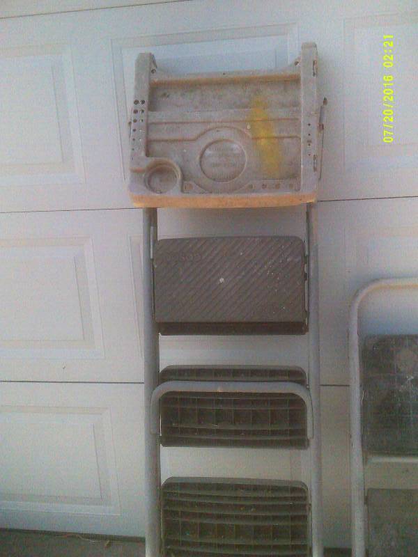 lot 6 image: 2 STEP LADDERS