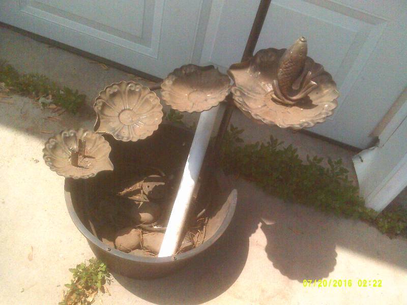lot 7 image: YARD FOUNTAIN