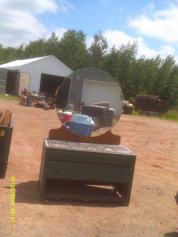 lot 17 image: VINTAGE DRESSER AND MIRROR
