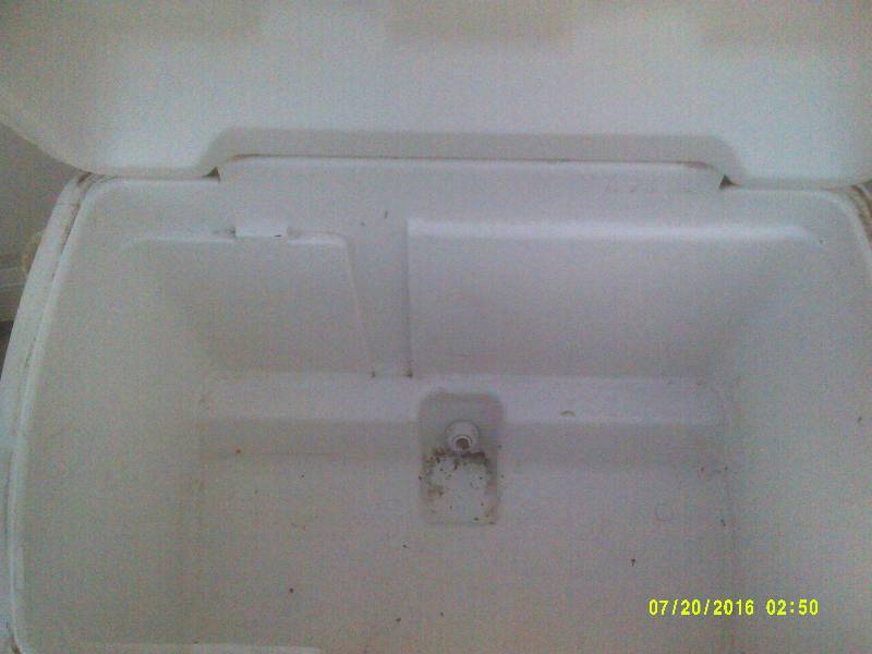 lot 18 image: LG IGLOO COOLER ON WHEELS