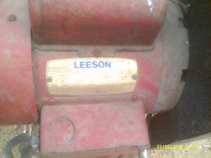 lot 22 image: 34 HORSE SANDBORN AIR COMPRESSER