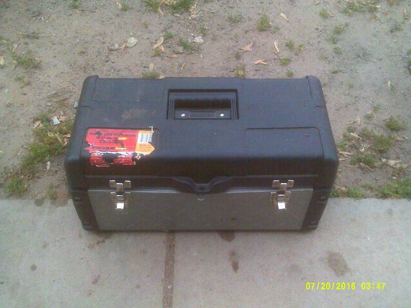 lot 34 image: STACK ON TOOL BOX