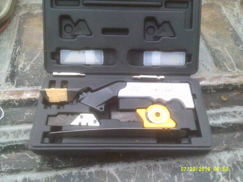 lot 36 image: VERSA CUT WITH CASE