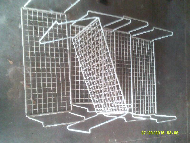 lot 45 image: 5 METAL PRODUCE DRYING RACKS