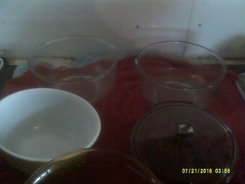 lot 48 image: 5 GLASS MIXING BOWLS