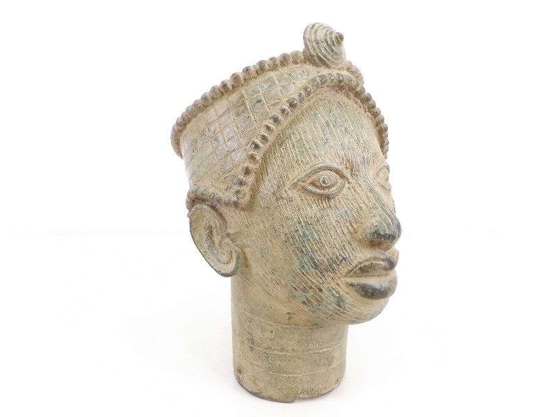 lot 1 image: Antique Yoruba Wunmonije Benin Ile-Ife Lost Wax Bronze Bust