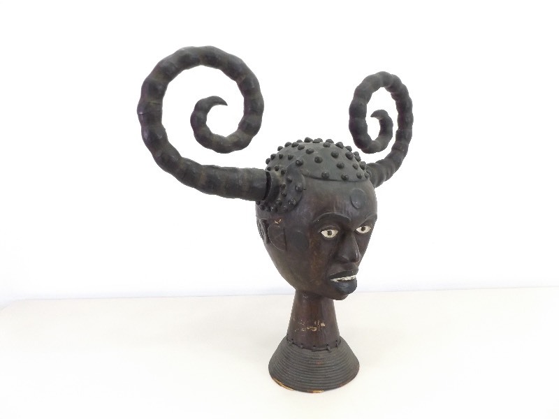 lot 3 image: Antique&nbspAfrican Ekoi Ejagham 2 faced&nbspAntelope Skin Janus&nbspHeaddress