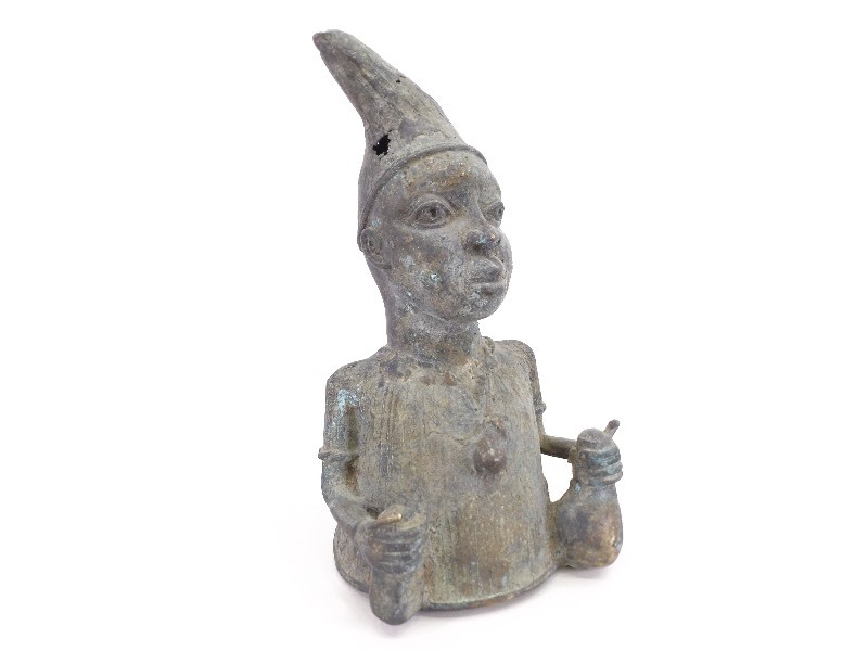 lot 7 image: Antique Yoruba Wunmonije Benin Ile-Ife Lost Wax Bronze Bust