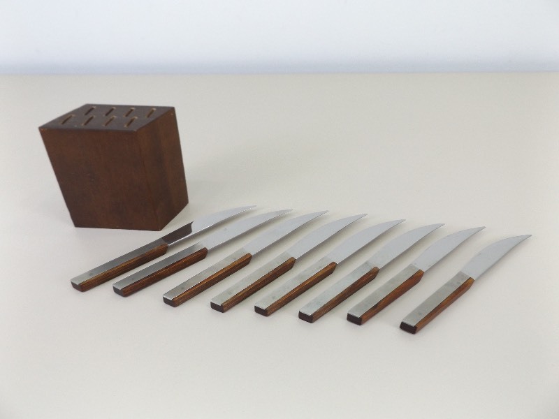lot 26 image: Mid Century Vernco MINT Teak Wood Steak Knife Set