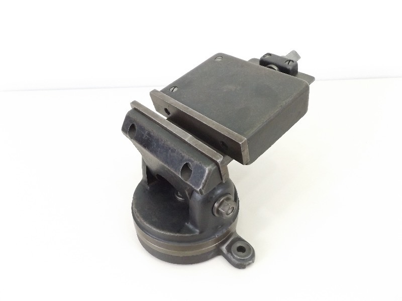 lot 30 image: RARE 1900s Antique Greenfield Swivel Vise Anvil