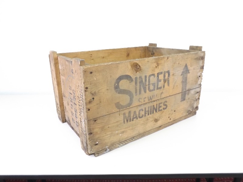 lot 41 image: Antique Wood Singer Sewing Machine Crate