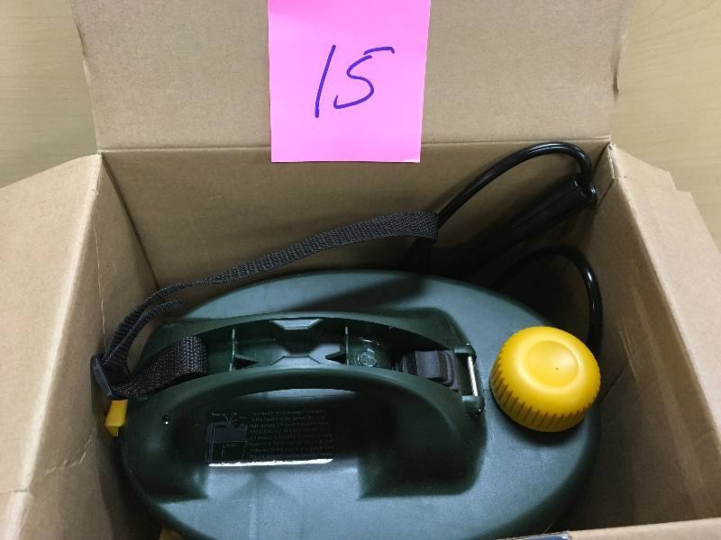lot 15 image: Flo Master 1.3 Gal. Battery Powered Sprayer