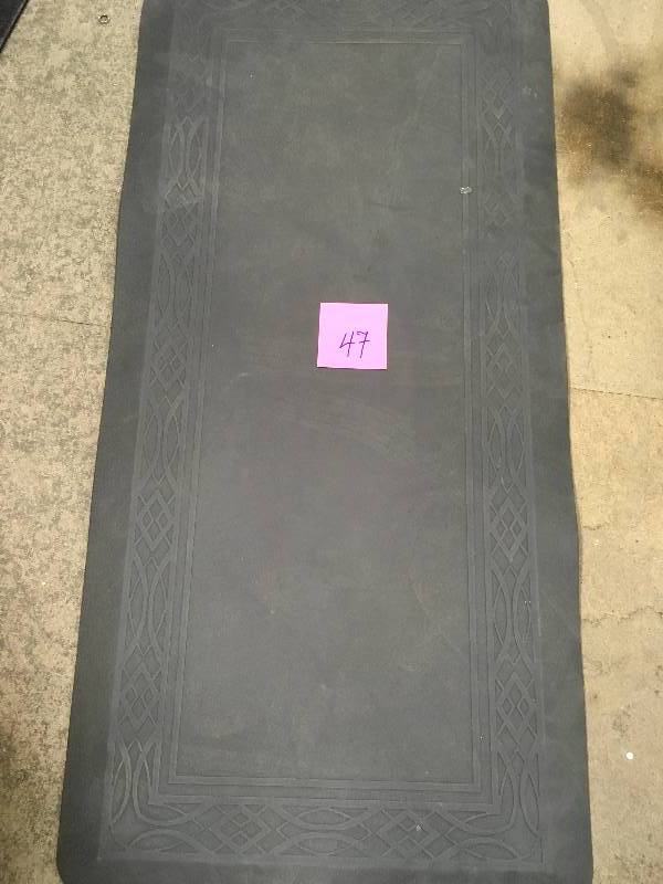 lot 47 image: NOVAFORM DARK GREY ANTI-FATIGUE COMFORT MAT 20 X 42