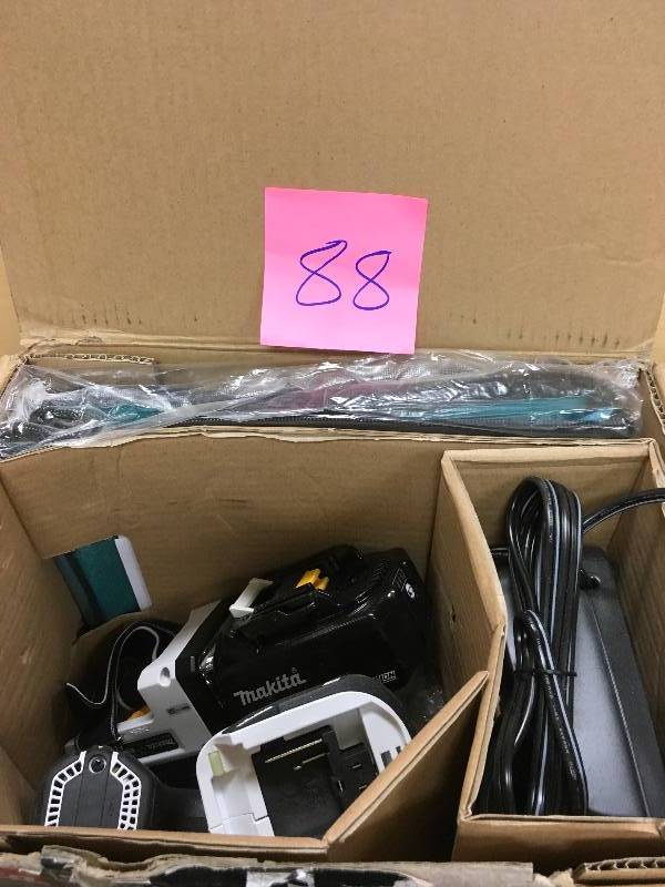 lot 88 image: Makita 18-Volt LXT Lithium-ion Cordless Compact Combo Kit (3-Piece) (Drill Impact Driver Flashlight) w (1) Batteries 1.5Ah