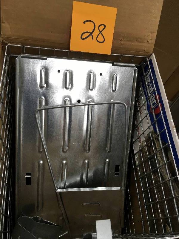 lot 28 image: Havahart Large 1-Door Live Animal Cage Trap
