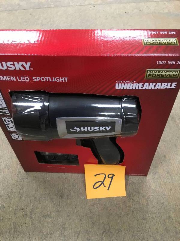 lot 29 image: Husky 500lumen Unbreakable Spotlight