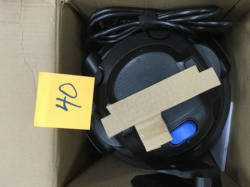 lot 40 image: Vacmaster 2.5 Gal. Portable WetDry Vac