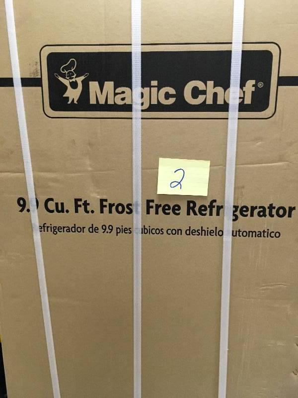 Magic Chef 9.9 cu. ft. Top Freezer Refrigerator in White new