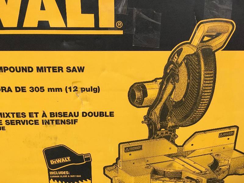 DeWalt 15 Amp 12 in. Double-Bevel Compound Miter Saw in good conditions