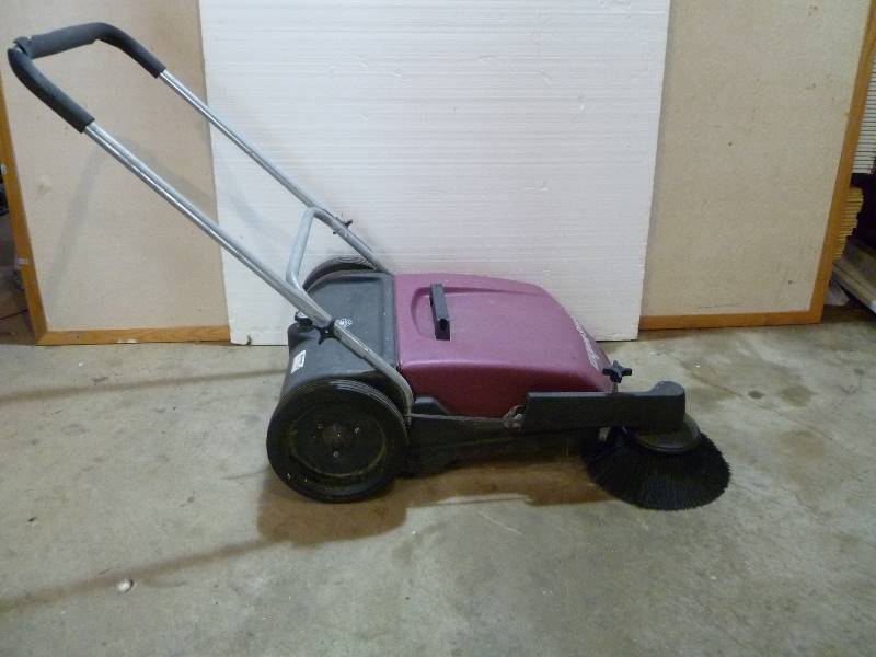 lot 39 image: Floor Sweeper