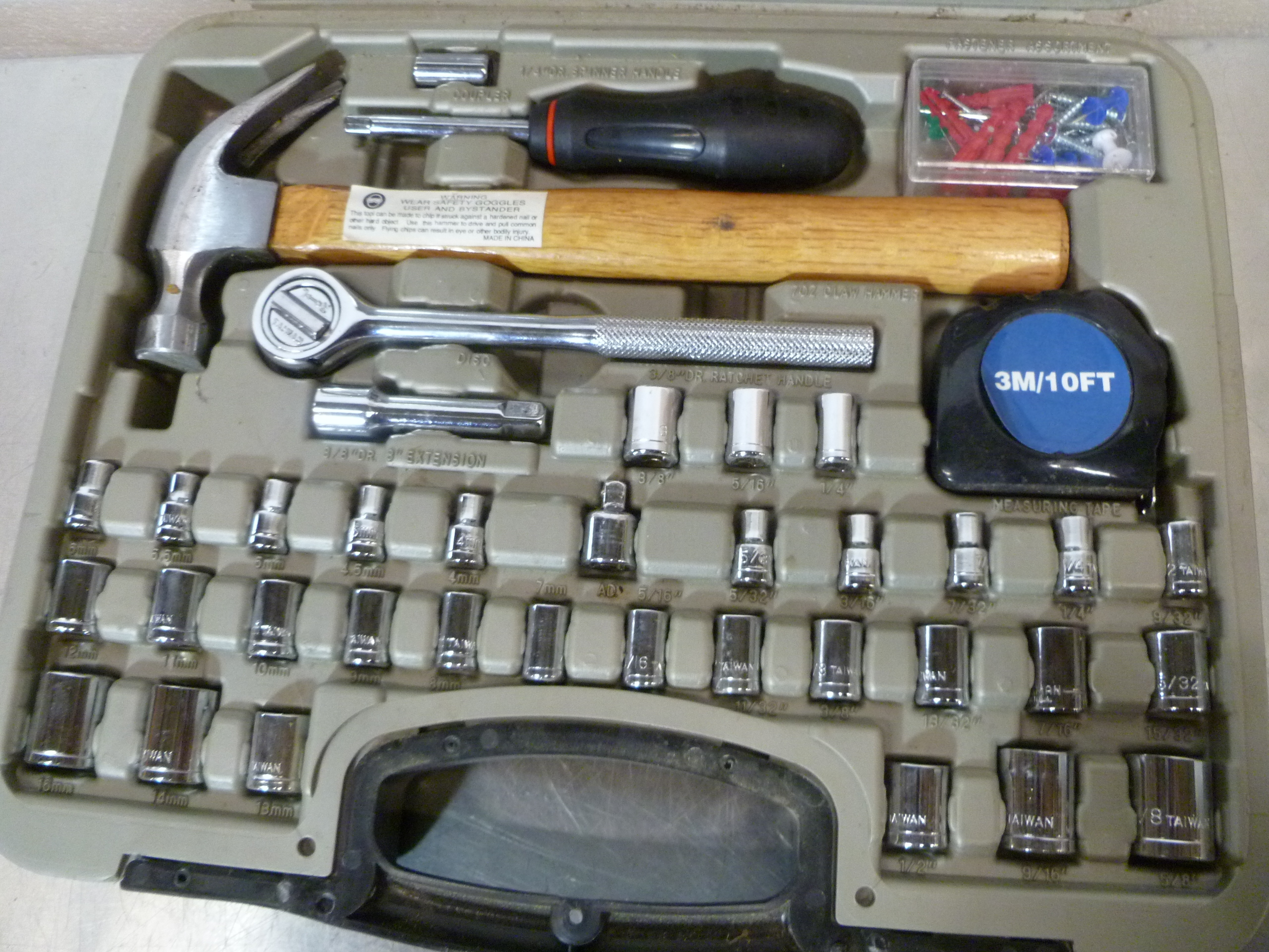 lot 80 image: 107 Piece Tool Set