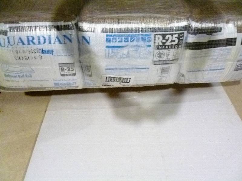 lot 58 image: NEW 12 Rolls R25 Fiberglass Insulation