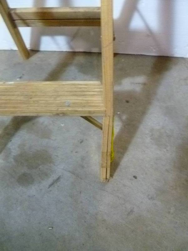 lot 107 image: 2 Step Step Ladder