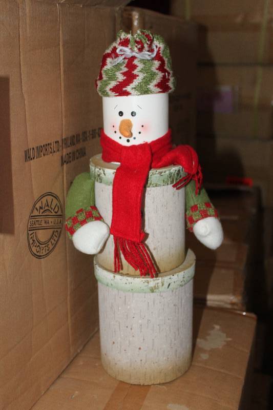 8 Metallic Nesting Drum Boxes and 17 Nesting Snowman