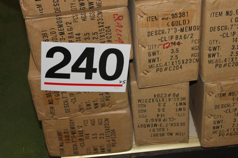 720 Pacific Rim Gold Memory Clip Photo Holders in Retail Packaging