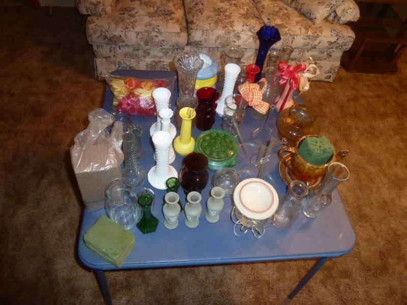 lot 24 image: Flower Vase Collection