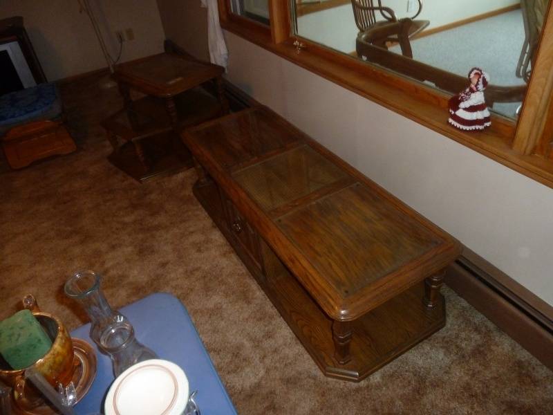 lot 25 image: Coffee Table & End Table