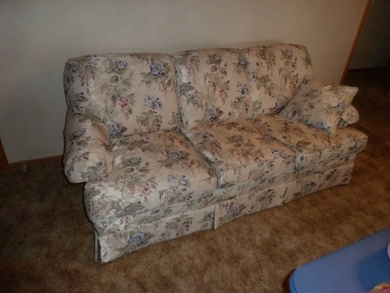 lot 26 image: Flex steel Sofa