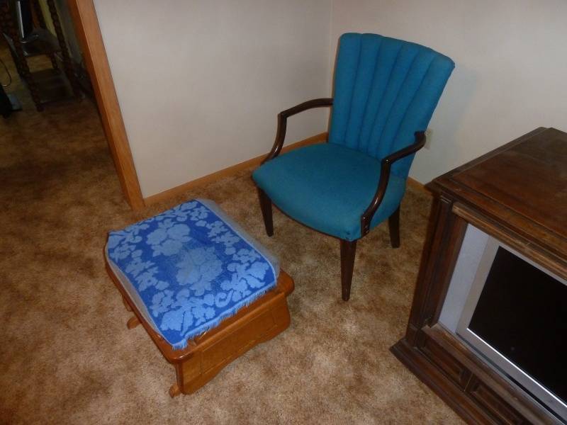 lot 27 image: Antique Reading Chair & Foot Piece