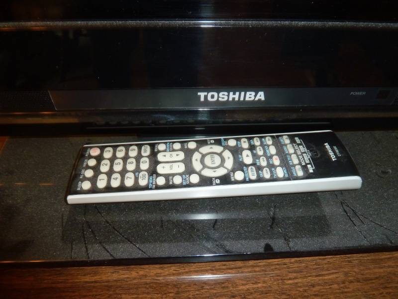 lot 32 image: Toshiba Flat Screen TV
