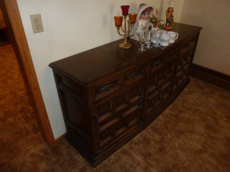 lot 33 image: Antique Buffet Century