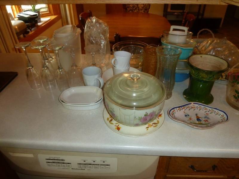 lot 40 image: Kitchen Glass Ware