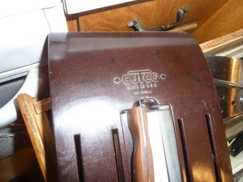 lot 42 image: Drawer Of Knives & Utensils