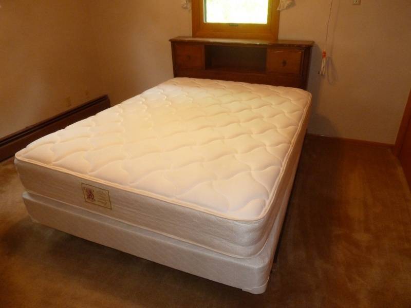 lot 49 image: Bedroom Set