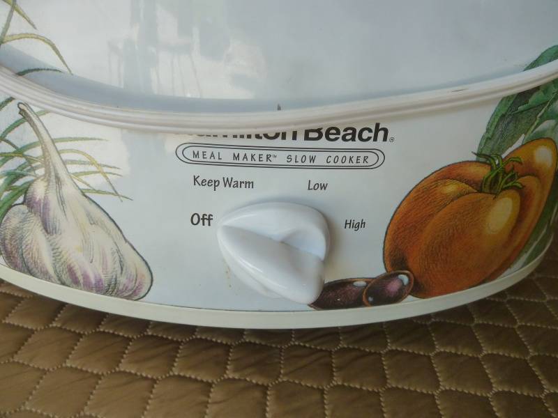 lot 51 image: Crock Pots