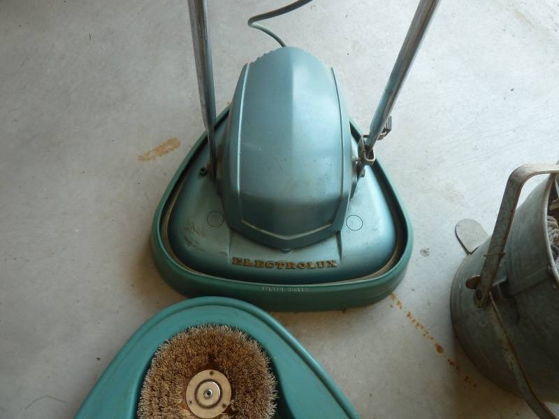 lot 53 image: Electrolux Floor Scrubber