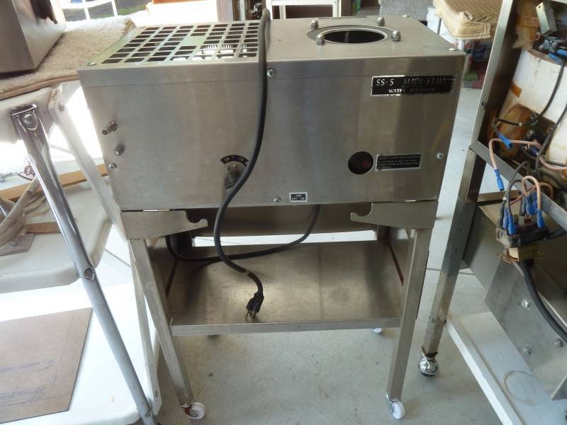 lot 55 image: Midi Water Distillers