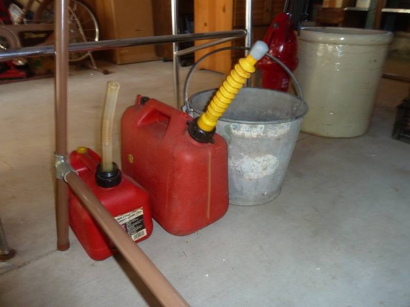 lot 87 image: Gas cans