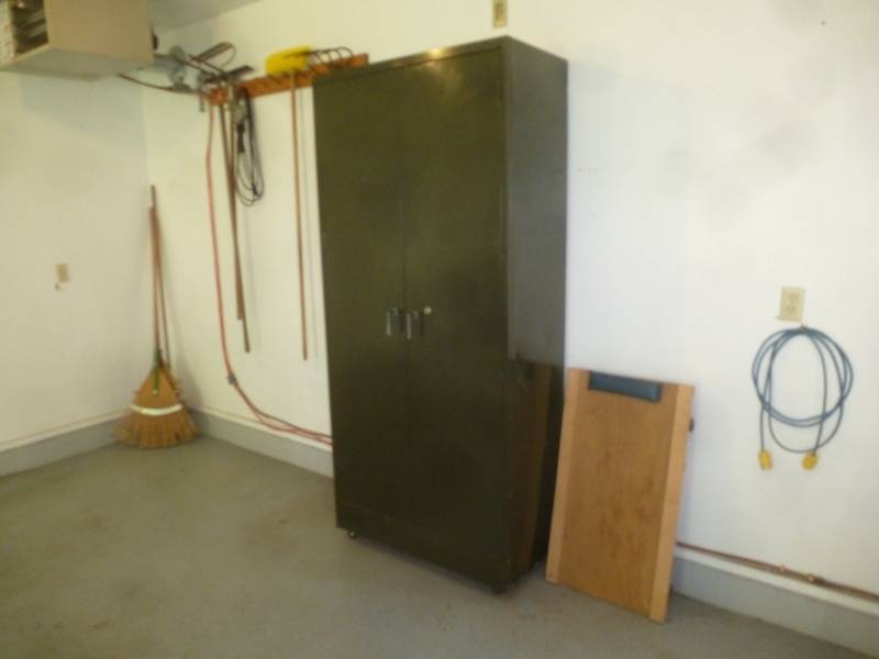 lot 91 image: Steel Garage Cabinet