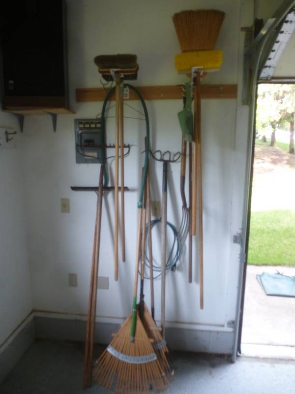 lot 12 image: Garden Tools