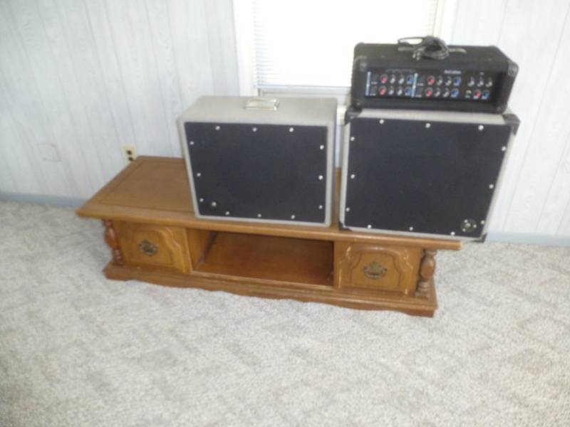 lot 14 image: Guitar Amp & Speaker